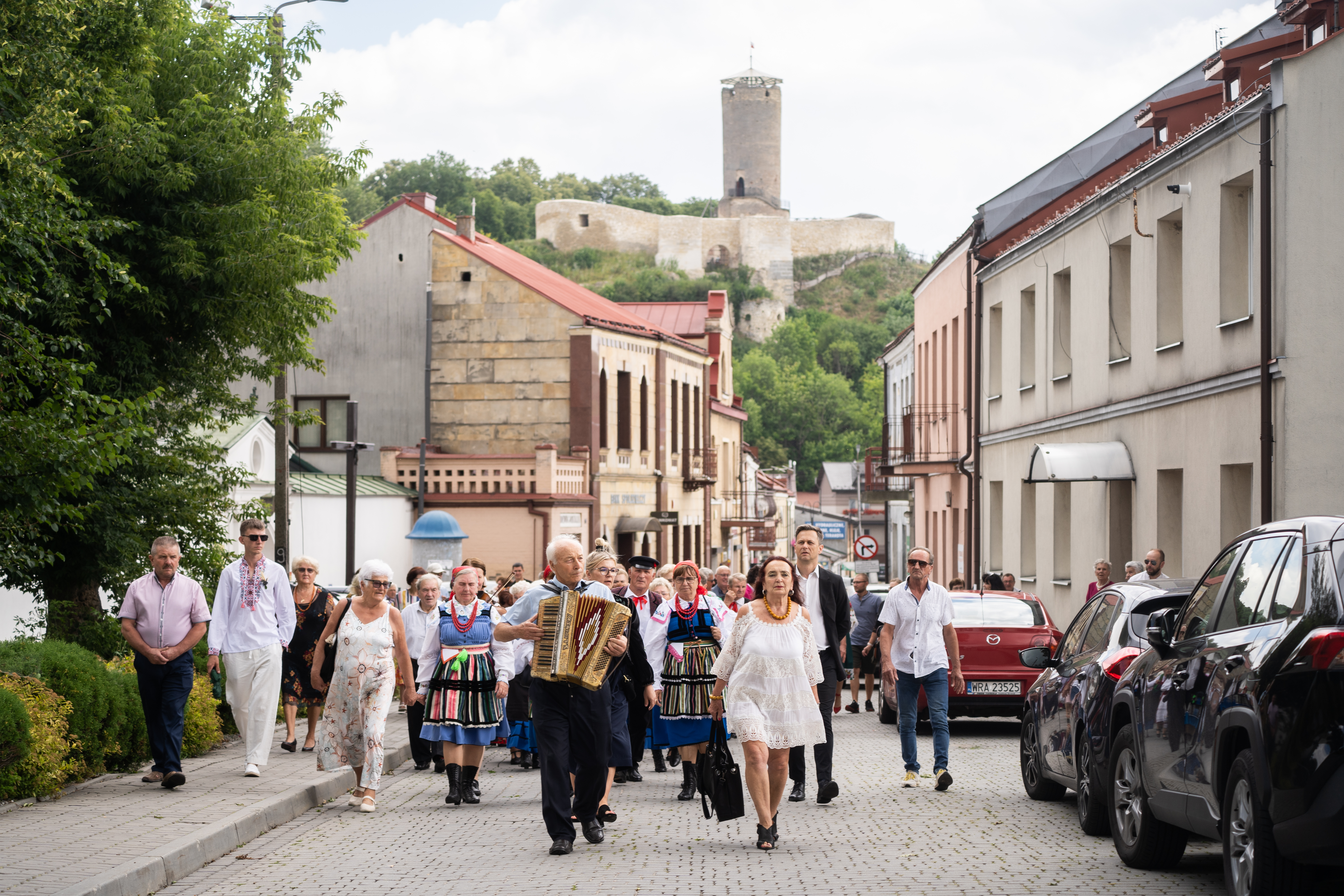 osoby maszerujące