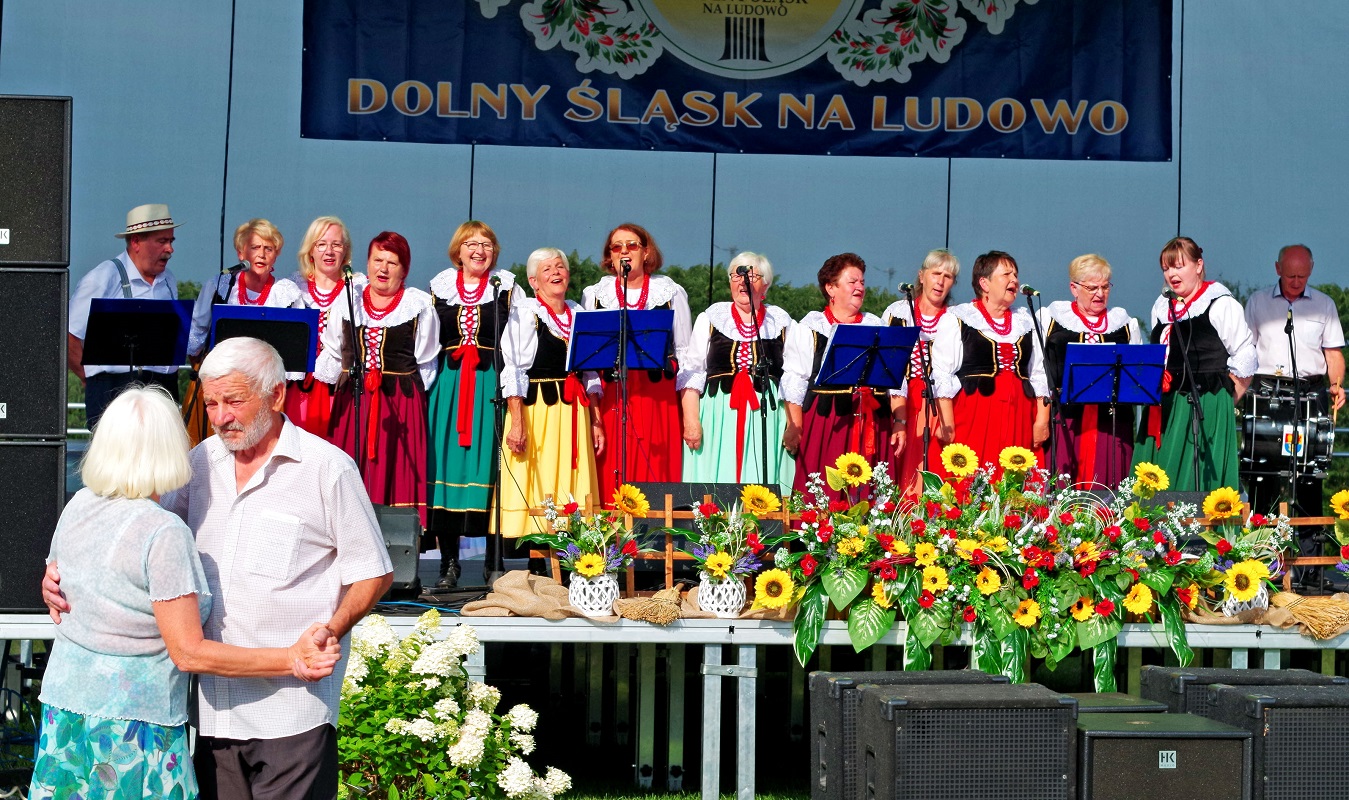 Zespoły ludowe na scenie