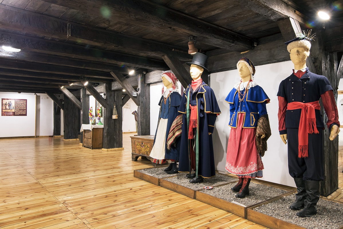 Ekspozycja strojów ludowych