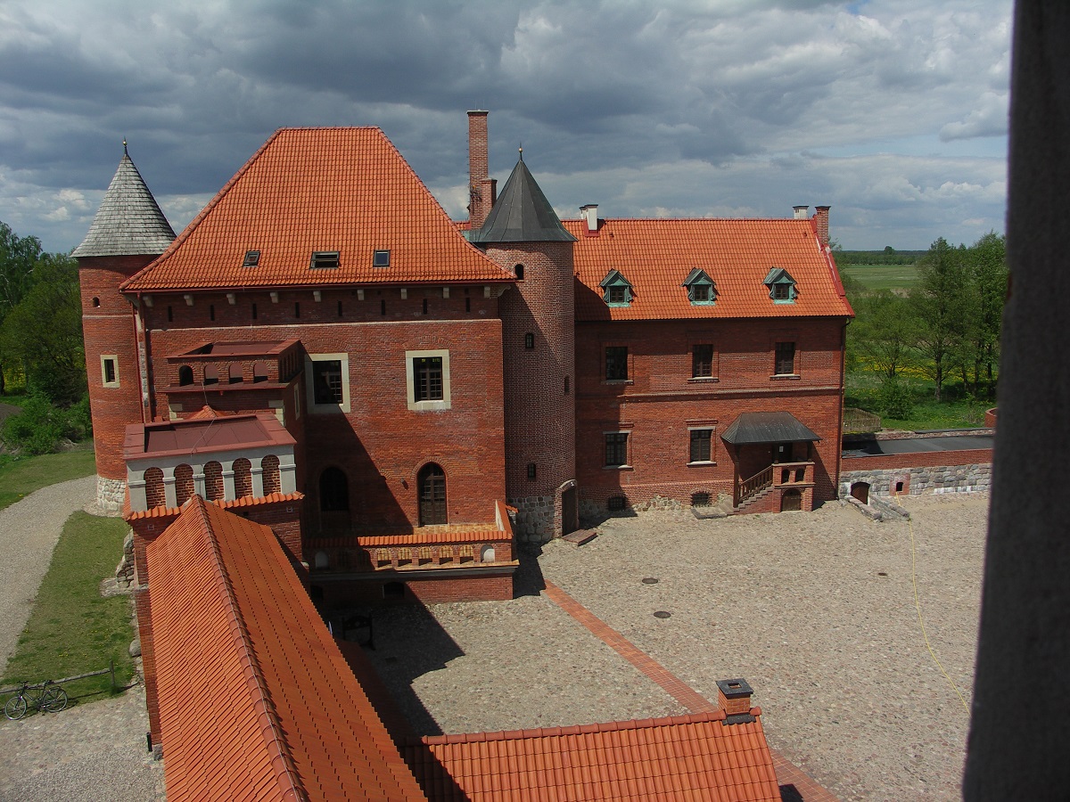 Widok na zamek z wieży